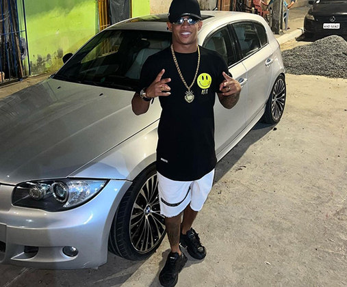 A música brasileira, infelizmente, perdeu mais um nome, de forma trágica. Na madrugada desta segunda-feira (10), MC Biel Xcamoso, morreu em um acidente de trânsito no Recife. 