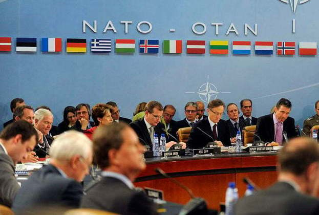 A OTAN foi estabelecida em 4 de abril de 1949, em um contexto pós-Segunda Guerra Mundial, quando as tensões geopolíticas e ideológicas entre os Estados Unidos e a União Soviética estavam aumentando.