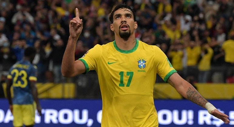 A ótima sequência de resultados do Brasil nas Eliminatórias chegou ao seu ápice em 11 de novembro. Com gol de Lucas Paquetá, a equipe canarinha bateu a Colômbia por 1 a 0 e se classificou para a Copa do Mundo de 2022 com cinco rodadas de antecedência (ou seis, se considerar o jogo suspenso diante da Argentina na Neo Química Arena). A Seleção ainda empatou  em 0 a 0 com a Argentina em San Juan. A temporada de 2021 foi marcada por espaço para testes com Raphinha, Antony e Vinicius Júnior.