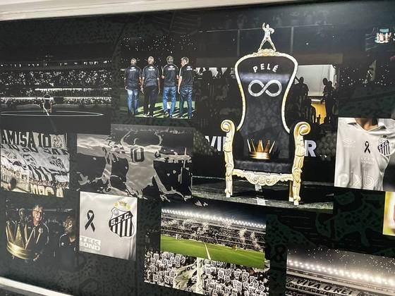 A parede do local mostra uma série de homenagens feitas pelo Santos para Pelé.