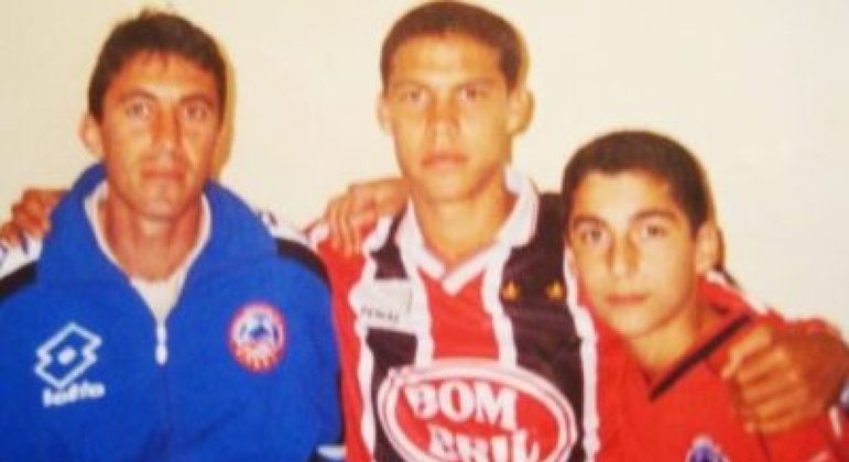 A passagem pelo São Paulo, porém, acabou durando pouco. Avaliado pela comisão técnica, Mkhitaryan voltou para o seu país após 4 meses. Em entrevista à Folha de São Paulo, o então preparador físico do clube Rodrigo Pignataro contou: 