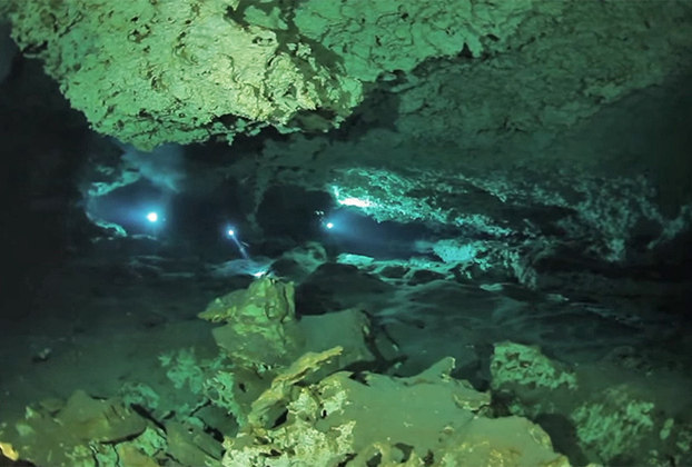 A Península de Yucatán tem também o sistema Ox Bel Ha, com cerca de 256 km de cavernas subaquáticas. Esses dois sistemas ficam na parte mexicana, mas precisamente no estado de Quintana Roo. 