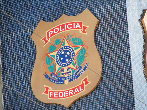 A Polícia Federal prendeu uma mulher francesa de 19 anos que tentou embarcar com drogas no Rio de Janeiro. 