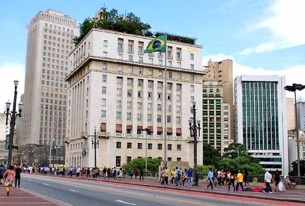A Prefeitura de São Paulo comunicou que a Secretaria Municipal das Subprefeituras tem tido reuniões frequentes com os responsáveis pelos blocos em todas as 32 subprefeituras desde dezembro do ano passado. 