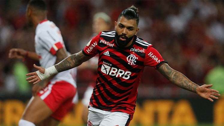 A previsão do cartomante começa com a constatação de que o Flamengo pode ter problemas com a arbitragem da partida.