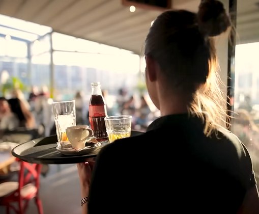 A questão é levada tão a sério que não dar gorjeta por uma bebida ao sentar-se em um bar pode fazer com que um cliente deixe de ser servido, por exemplo.