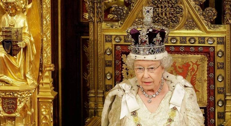 A Rainha Elizabeth 2ª, em seu trono, em novembro de 2009. Alastair Grant/Pool via REUTERS - 18.11.2009 