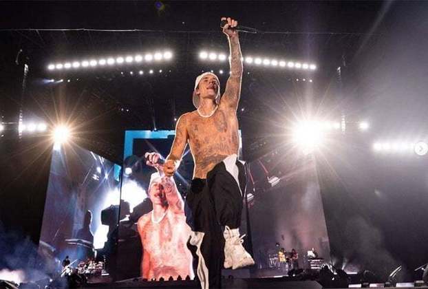 A revista Rolling Stones publicou uma lista com os 50 maiores artistas canadenses da história. E o ranking não agradou aos admiradores do cantor Justir Bieber, que ficou apenas na 17ª colocação.