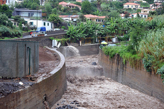 A Ribeira de João Gomes foi um dos rios por onde as águas corriam em velocidade, de forma destrutiva, e depois transbordaram alagando a cidade..