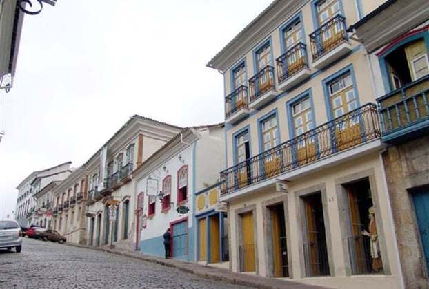 A rua brasileira é a Conde de Bobadela, que fica na cidade de Ouro Preto, em Minas Gerais. O local agrada aos turistas, tanto de dia quanto à noite. A rua é rica em restaurantes e lojas de artesanato.