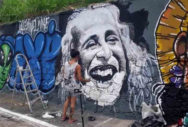 A Rua Visconde de Mauá, em Salvador, ganhou um grafite em homenagem à cantora Maria Bethânia. A obra da artista Juliane Palmeira “abriu alas” para a passagem do bloco de pré-Carnaval Mauá Canta Bethânia, no dia 21 de janeiro. 