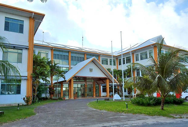 A sede do governo fica na vila de Vaiaku, na ilha de Fongfale, que faz parte de Funafuti. 