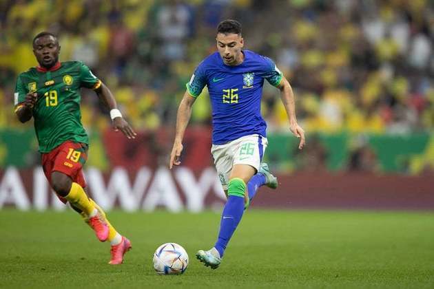 A Seleção Brasileira foi derrotada por Camarões por 1 a 0, nesta sexta-feira, mas conseguiu manter a primeira posição no Grupo G da Copa do Mundo. Destaque positivo foi Martinelli, já o negativo foi Bruno Guimarães. Confira as notas na galeria a seguir: