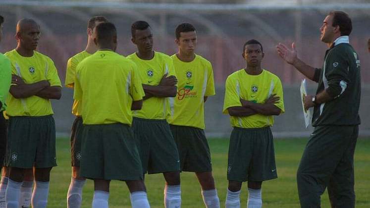A Seleção, durante disputa da Copa Ouro (2003), foi representada pela equipe sub-23 do Brasil, com comando de Ricardo Gomes. Foram 5 jogos no torneio, com três vitórias e duas derrotas contra o México. Retrospecto na Seleção: cinco jogos, três vitórias e duas derrotas (60% de aproveitamento).