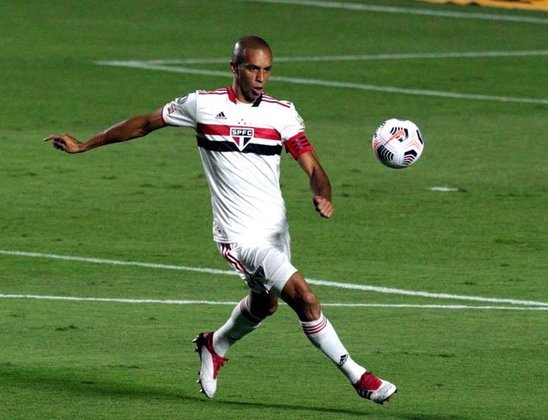 A sua trajetória vitoriosa no São Paulo começou em 2006. No Tricolor Paulista, foi titular e campeão brasileiro em 2006, 2007 e 2008. Ele foi vendido para o Atlético de Madrid em janeiro de 2011, mas com vínculo válido só a partir de julho daquele ano. 