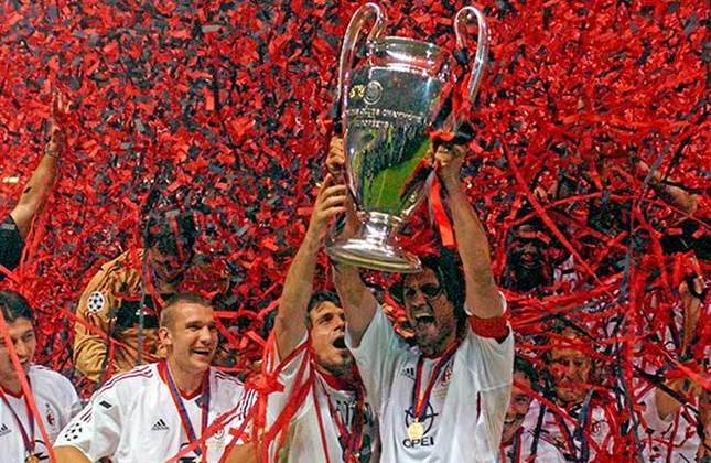 A temporada 2002/2003 viu o Milan conquistar a Champions no Old Trafford, em Manchester, por 3 a 2 nas cobranças de pênalti após um empate por 0 a 0 contra a Juventus no tempo normal.