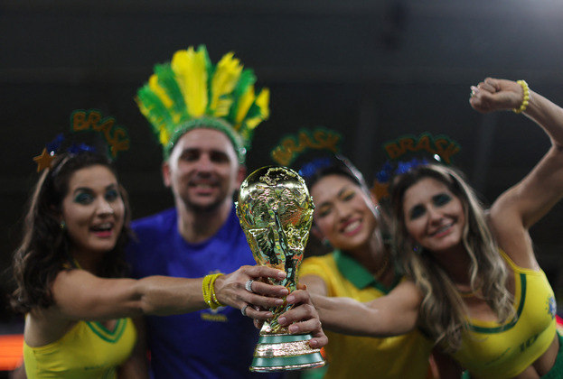 A torcida brasileira já garantiu a taça; só falta o time fazer a parte dele