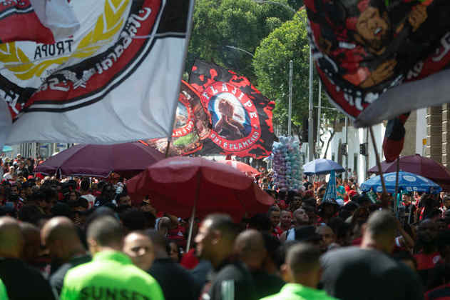 A torcida do Flamengo compareceu em grande número para festejar com o time do Flamengo.
