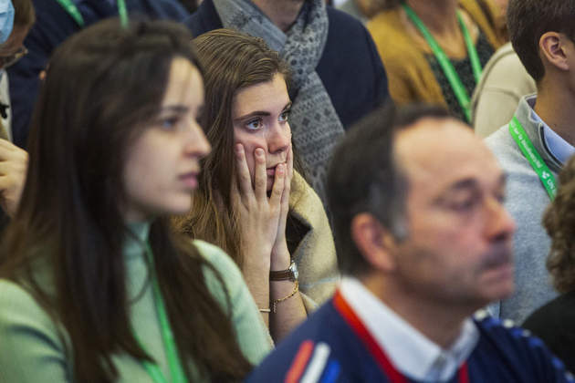 A tristeza da torcida francesa após a derrota na final. 
