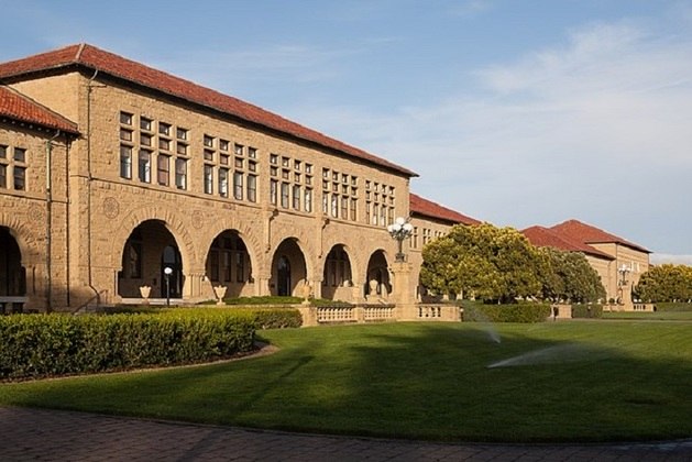 A Universidade Stanford, fundada em 1891, na Califórnia, Estados Unidos, caiu duas posições no ranking e se estabeleceu como a quinta melhor do mundo.
