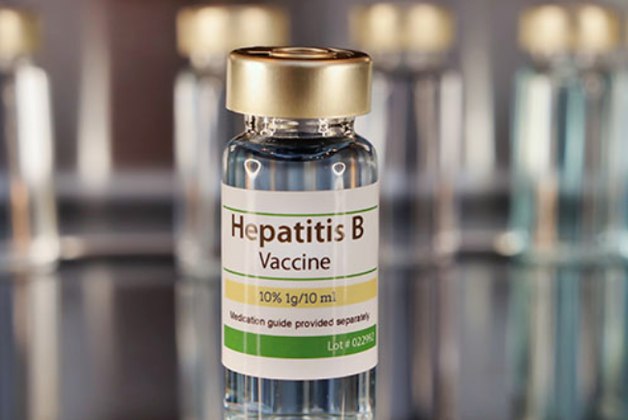 A vacinação contra hepatite tem um esquema de duas doses com 6 meses de intervalo.