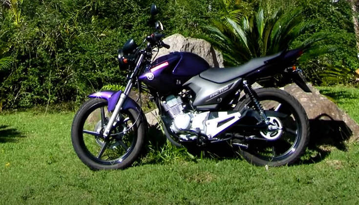 A Yamaha YBR 125 ED é outra moto de 2002 que está em conta. Ela custa cerca de 3 mil reais, na tabela FIPE. 