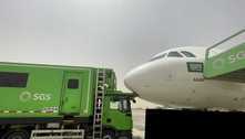Avião de passageiros é atingido por caminhão em aeroporto saudita