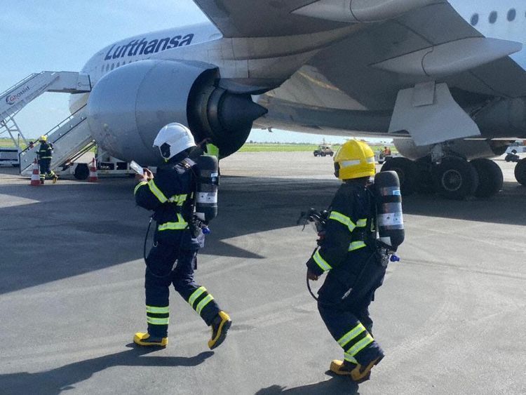 A350 da Lufthansa: falha no motor sobre Angola