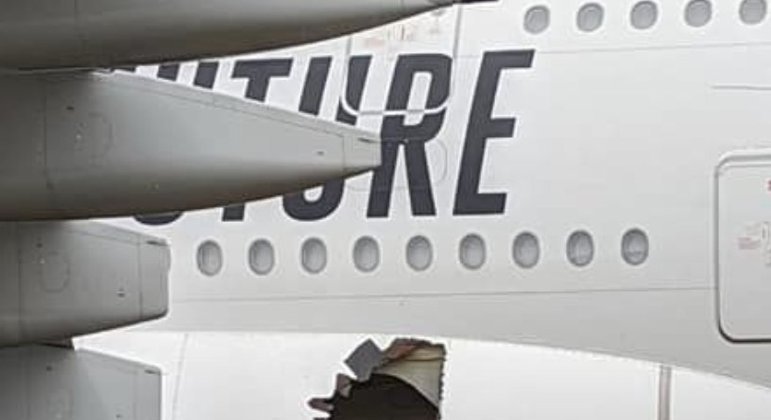 El gigante Emirates aterriza con un enorme agujero en el fuselaje – Prisma