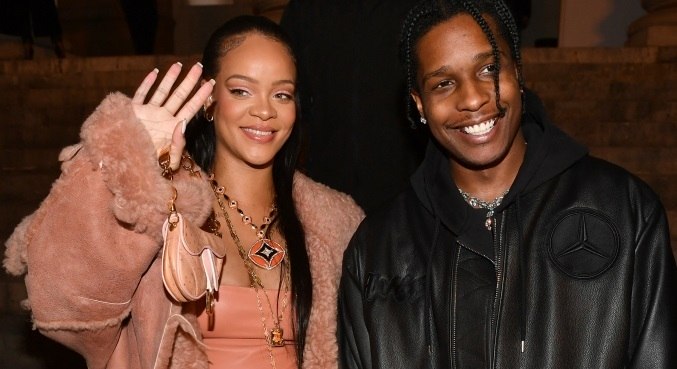 Rihanna e A$AP Rocky esperam o primeiro filho 
