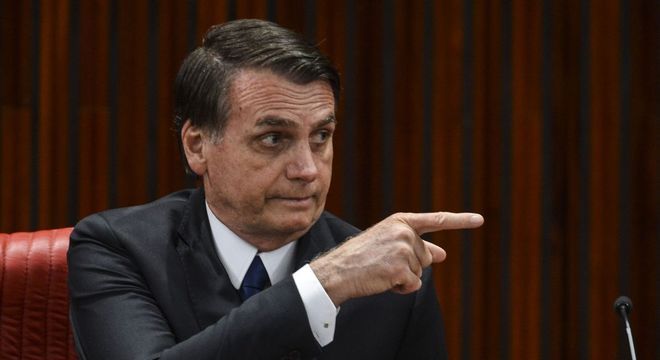 Bolsonaro usa as redes sociais para falar sobre desenvolvimento do país