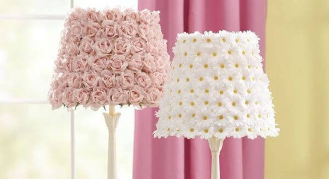Abajur com enfeites para quarto feminino