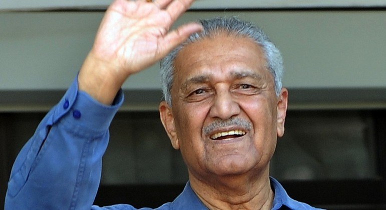 Abdul Qadeer Khan, o pai da bomba atômica no Paquistão, morreu aos 85 anos