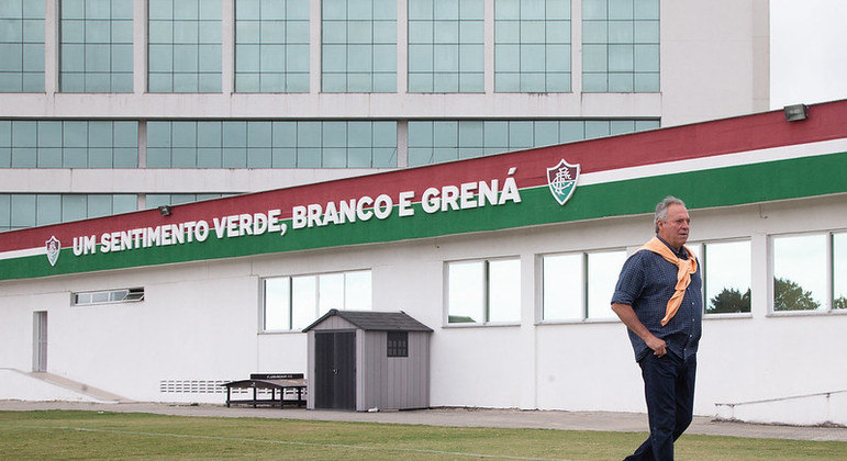 Abel Braga no CT Carlos Castilho para receber homenagem do Fluminense