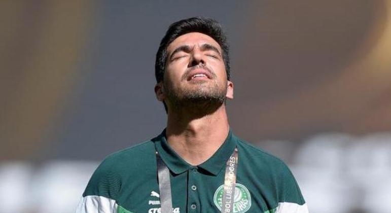 Abel Ferreira soube usar com perfeição a pressão da torcida. Seu time massacrou o São Paulo: 4 a 0
