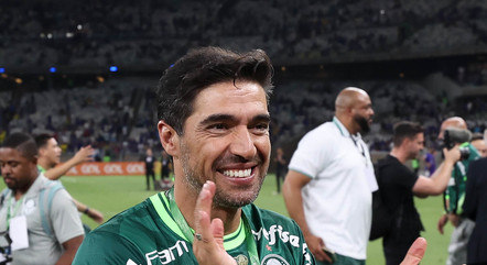 Abel Ferreira continua como treinador do Palmeiras