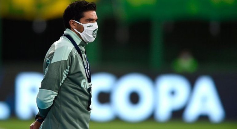 Abel Ferreira e auxiliar do Palmeiras são punidos por causa de expulsões na Supercopa; confira