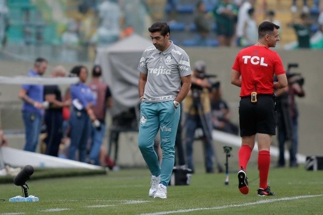 Treinador admitiu que problemas do clube atrapalharam o lema 