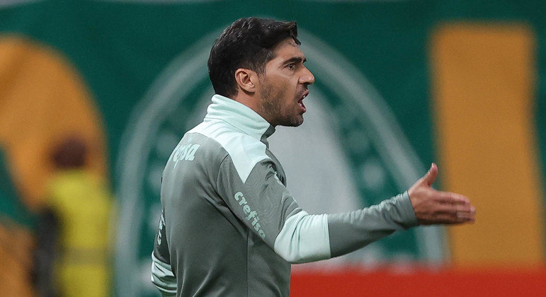 Abel Ferreira deve voltar a escalar força máxima contra o Fortaleza, neste fim de semana
