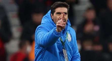 Abel Ferreira levou 50 cartões pelo Palmeiras
