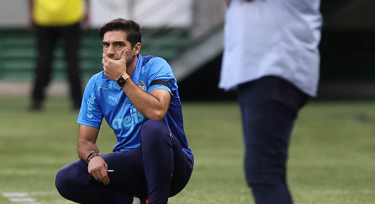 Técnico português venceu a Supercopa e tem campanha invicta no Paulistão