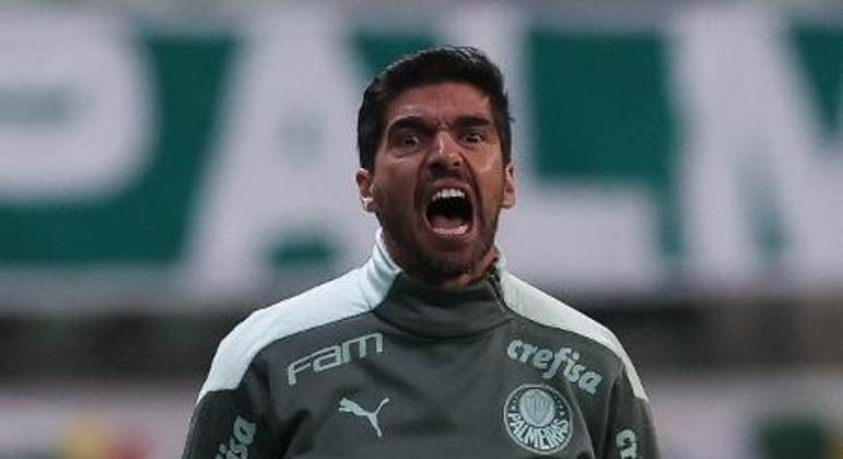 Abel Ferreira pede um artilheiro há mais de seis meses. E o bilionário Palmeiras não contrata