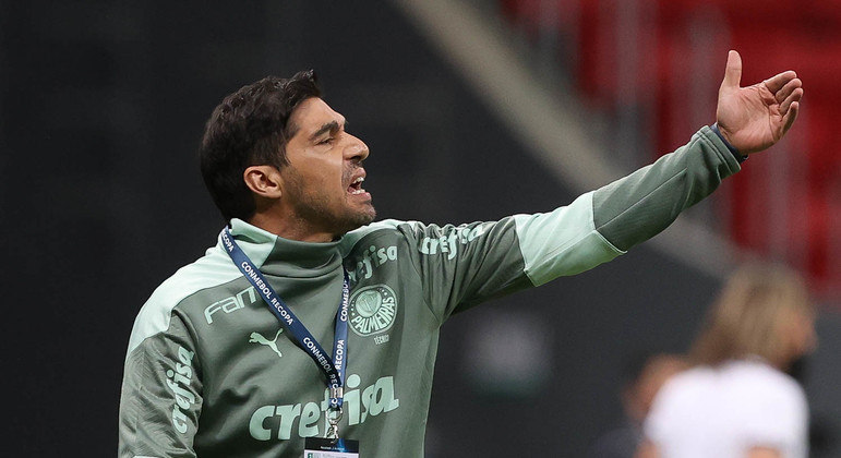 Palmeiras busca alternativas para calendário apertado e tenta reverter início de pressão
