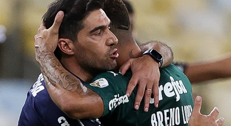 Abel Ferreira não tinha outra saída. A não ser elogiar seus jogadores