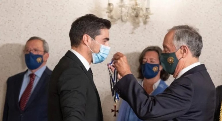 Condecorado pelo presidente de Portugal, Marcos Rebelo de Sousa, pelas duas Libertadores
