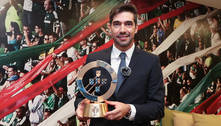 Abel recebe prêmio da Federação Portuguesa por trabalho no clube
