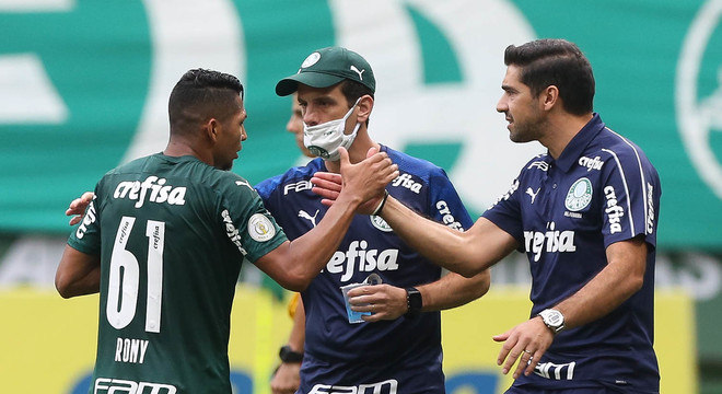 Palmeiras vence Palmeiras com gol decisivo de Abel Ferreira em