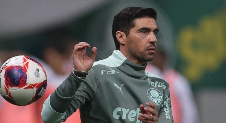 Técnico Abel Ferreira em jogo pelo Palmeiras