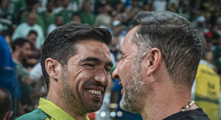 Vítor Pereira sabe: vive situação completamente diferente da de Abel Ferreira no Palmeiras