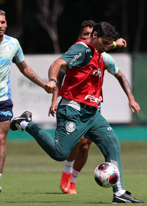 Abel faz pose para marcar gol